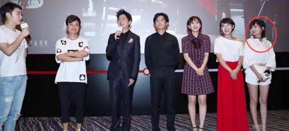 潘粵明與女演員牽手，心靈之旅的平靜尋覓